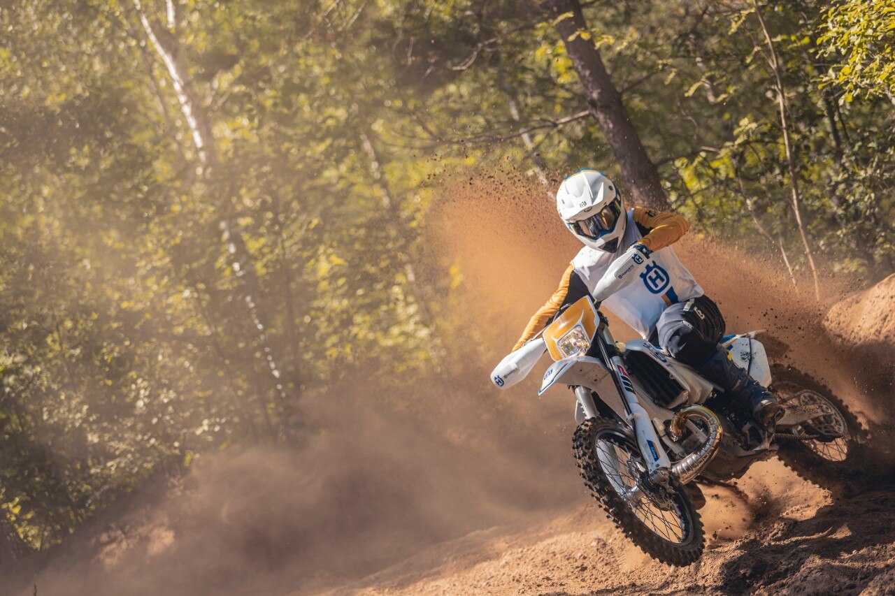 Husqvarna presenta la gamma 2023 in versione “Heritage” 